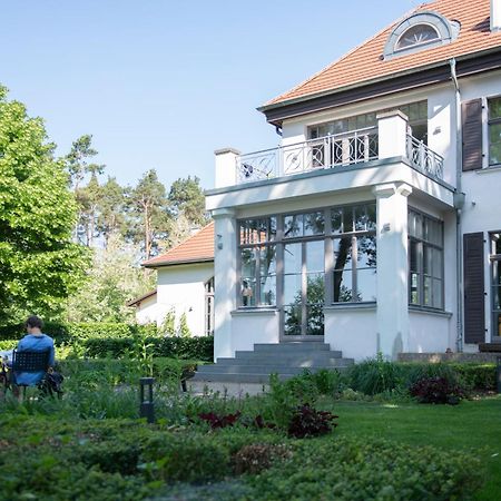 Herrenhaus Roeddelin Темплин Екстериор снимка