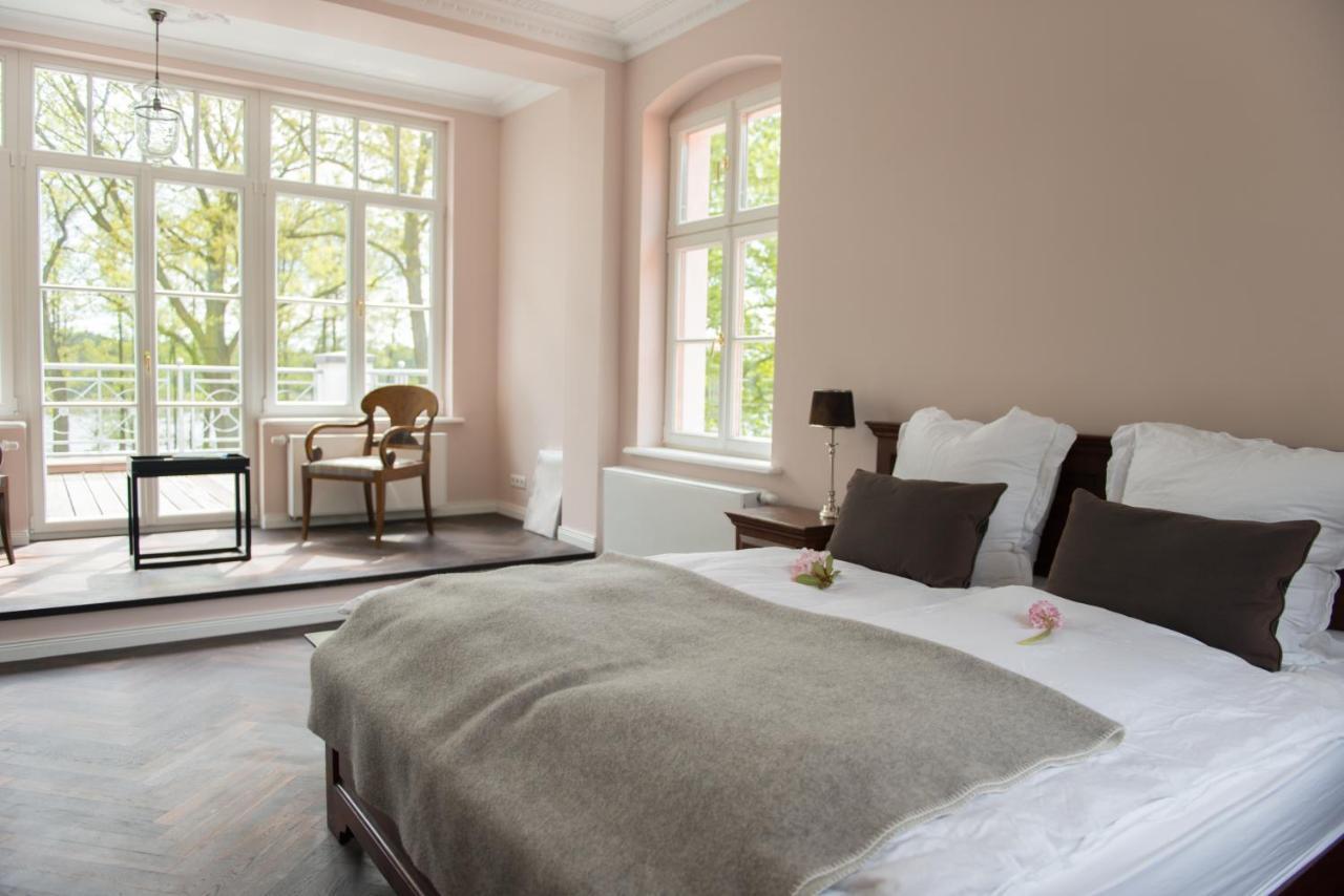 Herrenhaus Roeddelin Темплин Екстериор снимка