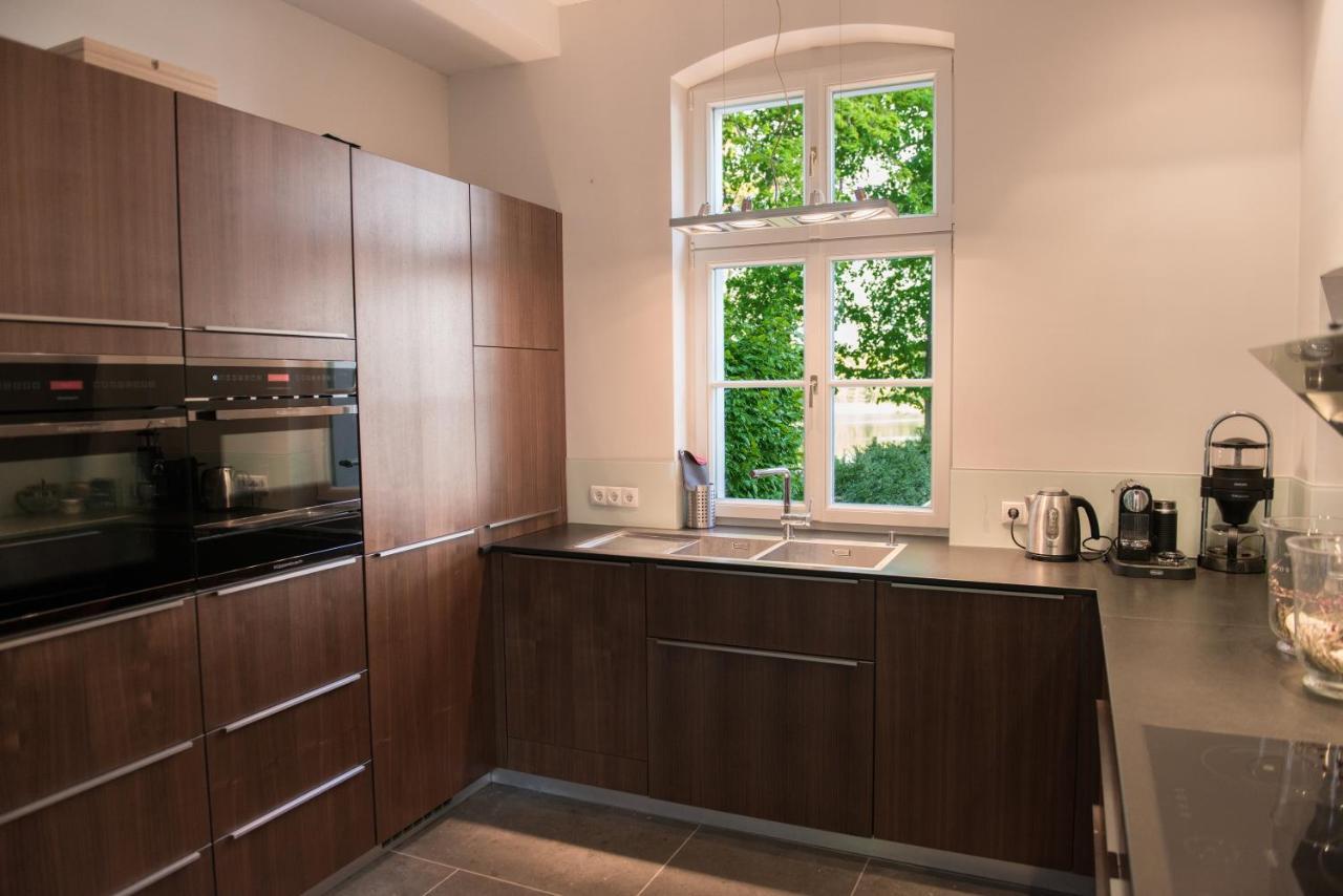 Herrenhaus Roeddelin Темплин Екстериор снимка