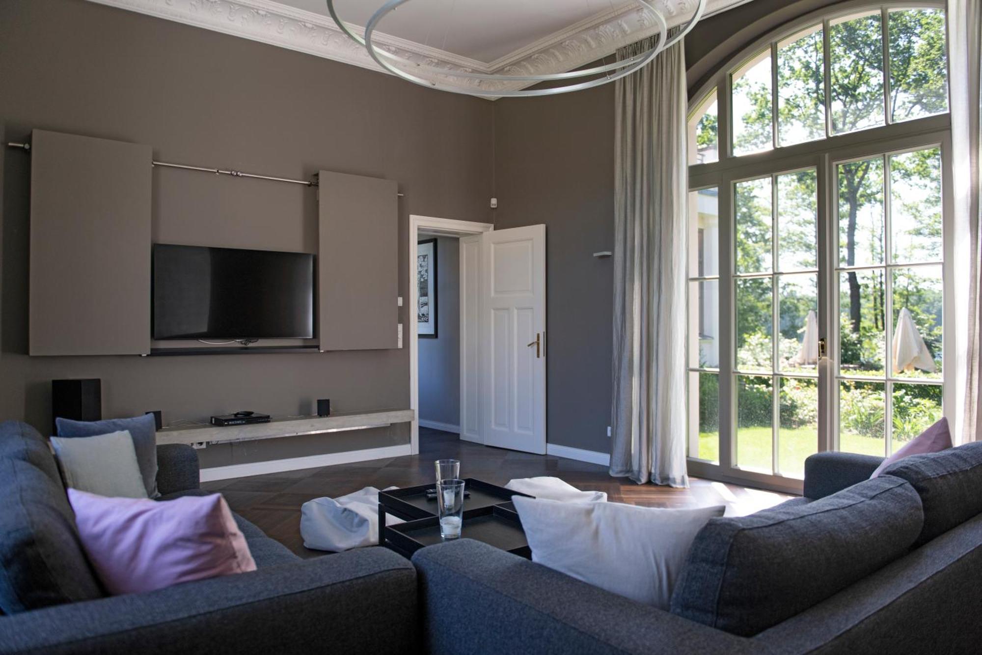 Herrenhaus Roeddelin Темплин Екстериор снимка